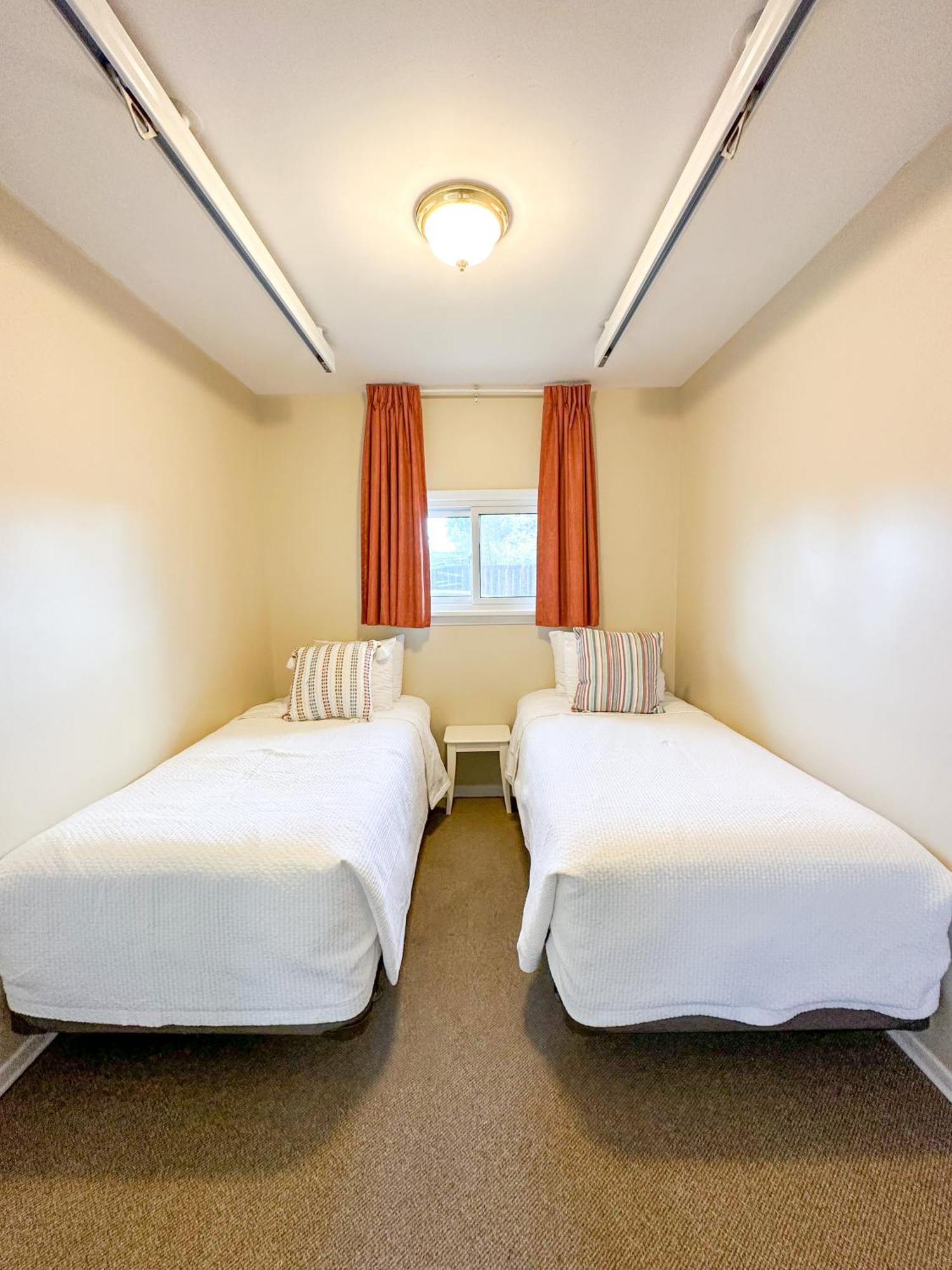 ווסאגה ביץ' Oasis By The Bay Vacation Suites מראה חיצוני תמונה