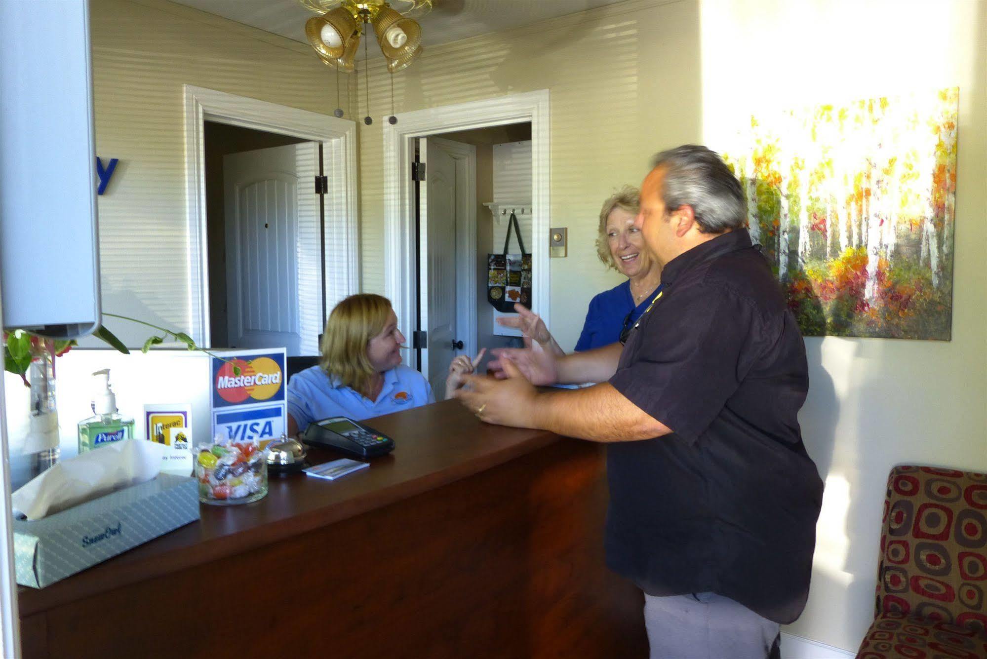 ווסאגה ביץ' Oasis By The Bay Vacation Suites מראה חיצוני תמונה